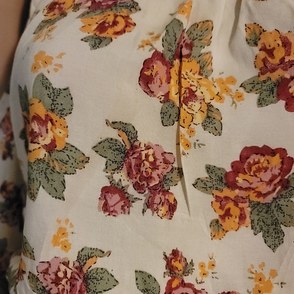 Ambiance Floral Off-Shoulder Croptop - Picture 3 of 6